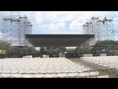 Crews prepare for Jazz in the Gardens