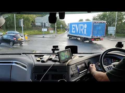 LGV/HGV How to rescue the situation when you forget to straddle a lane properly