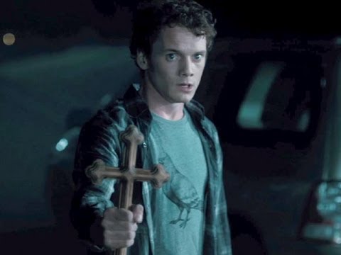 Fright Night (Clip 'That's a Big Cross You Got, Charlie')