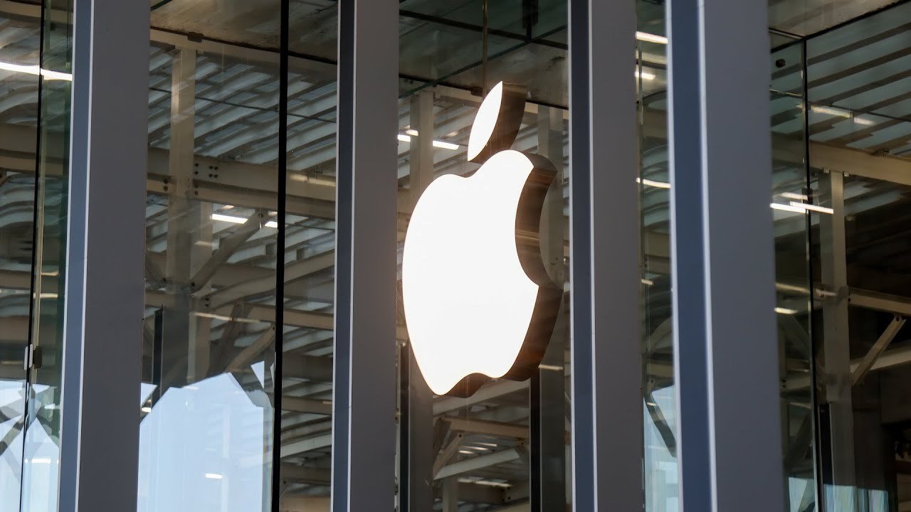 Apple to Let Users Choose Rival AI Models - Bloomberg Technology
