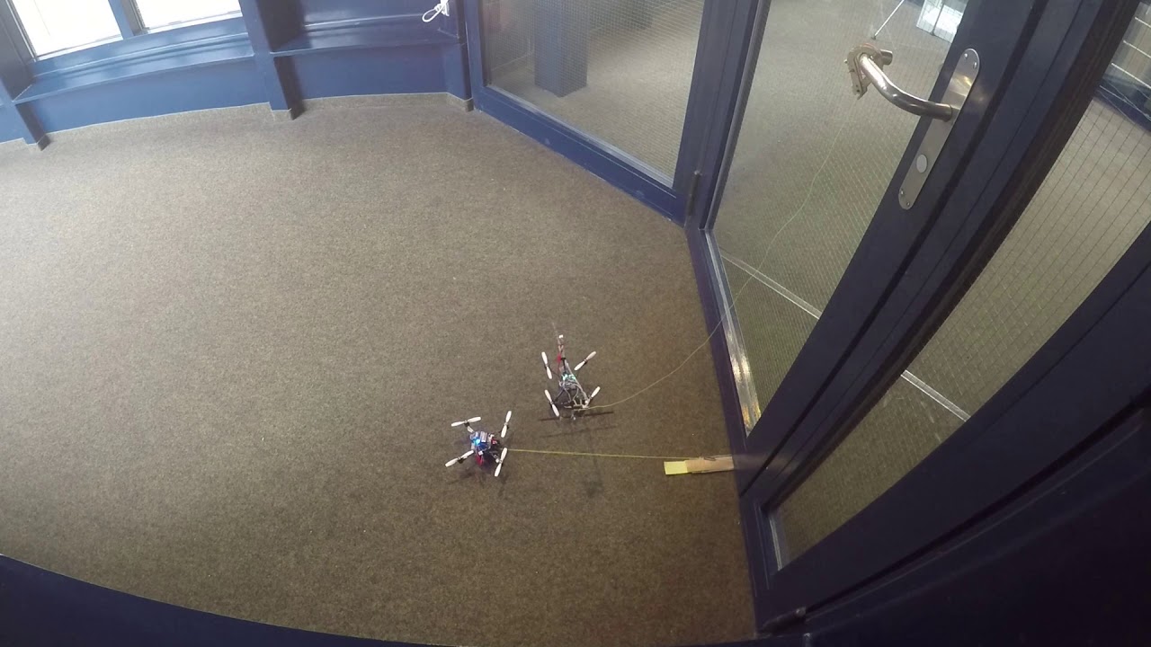 Крошечные дроны могут открывать двери в 40 раз тяжелее их. Мал да удал. Фото.
