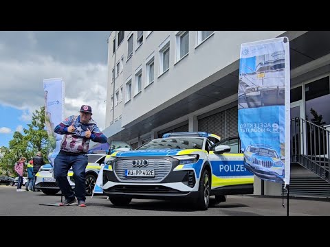 E Polizei Autos beim 8. WVV E-Mobilitätstag Würzburg