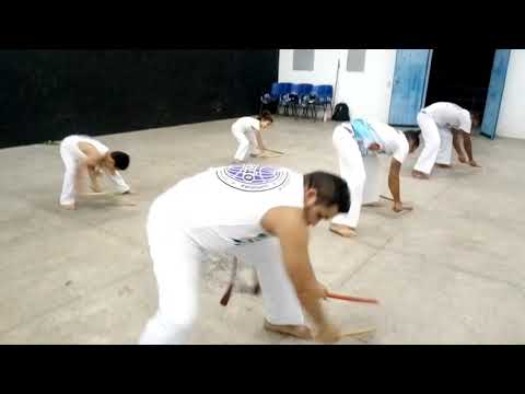 Mestre Duarte capoeira LBC, treino de Maculelê.