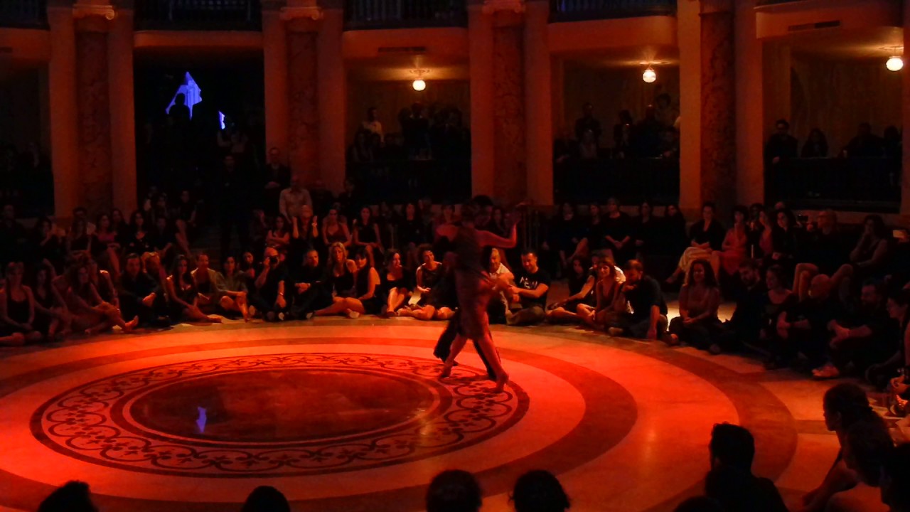 Esibizione di Carlitos​ Espinoza y Noelia​ Hurtado in Que importa J D'Arienzo al Winter