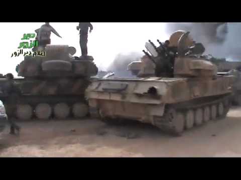لحظة اقتحام اللواء 113 من قبل كتيبة عاصفة الفرات في ريف دير الزور واغتنام عدة عربات