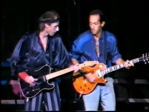 Two young lovers — Dire Straits 1986 Sydney LIVE pro-shot