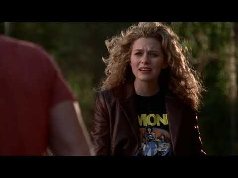 One Tree Hill 1x01 - Peyton and Lucas talk for the first time