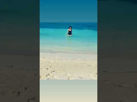 actress Pranita Subhash chilling in bikini || #pranithasubash #hotactress #celebrityclips #bikini