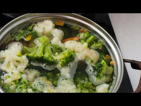 The Ice Bath Trick Professional Chefs Use to Keep Steamed Vegetables Bright and Crunchy