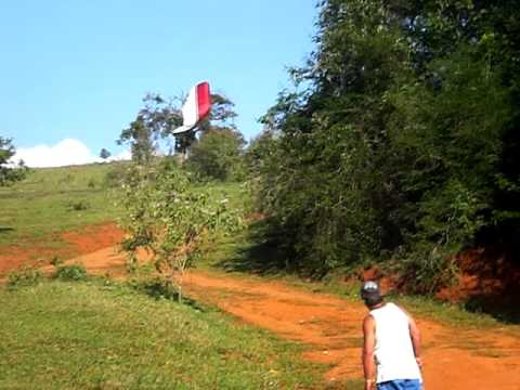 Caiu de paraquedas na rave! Verdade!