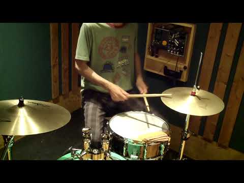 Robert "Sput" Searight 's Cool Funk Groove ( Snarky Puppy - What About Me ) - Drum Lesson #425