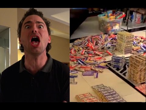 CRAZY BOYFRIEND REACTS TO 5,000 CHOCOLATE BARS! #tonytornado #crazyboyfriend