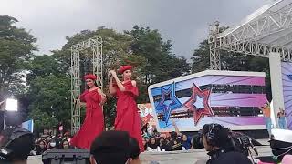 Download lagu Penampilan Duo Anggrek lagu ke2 di karnaval SCTV Salatiga mp3