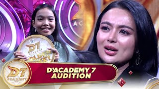 Download lagu Ketegaran Syaqirah-Sidrap dalam Berjuang Bikin Wika Salim Banjir Air Mata | D'Academy 7 Audition mp3