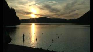 preview picture of video 'Zonsondergang Lac de Chalain augustus 2009'