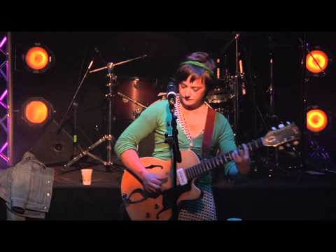 DocuTunesTV Live Music Cafe - Nina Violet - Everything Comes Apart