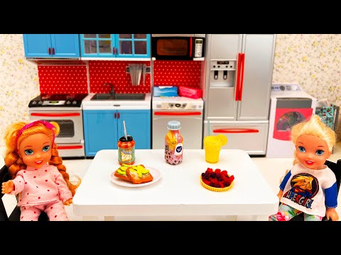 Elsa and Anna toddlers get breakfast ready part2
