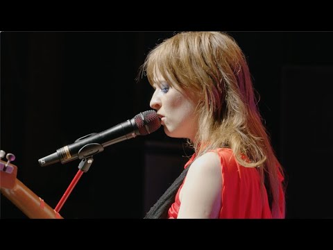 Orla Gartland - Everybody Needs A Hero (live in London)