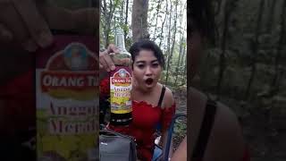 Balasan ngopi dari biduan semok