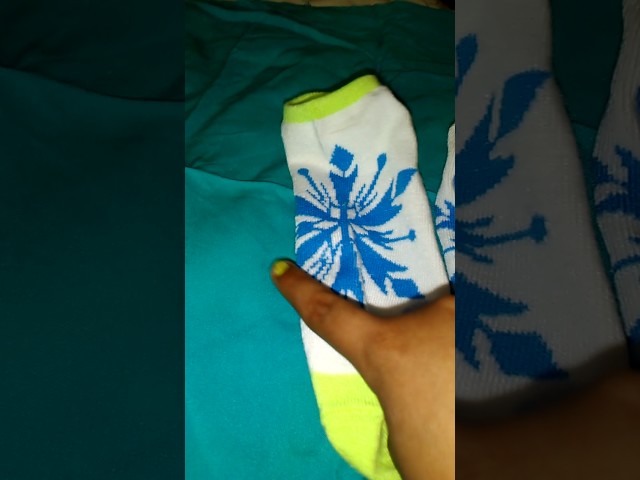 Vídeo relacionado con Disney Juego de 5 calcetines de Cars Rayo McQueen para niño, en rojo, negro, blanco y gris | Para uso diario con estampado de rayas y cuadros | Calcetines infantiles con personajes Merchandising
