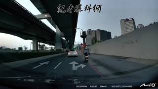 Re: [新聞] 誰肇責大？特斯拉「右轉燈打10秒」仍擊