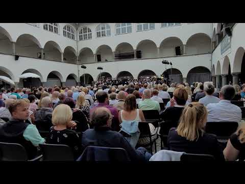 Open-Air Konzert der Stadtkapelle Klagenfurt im Burghof.