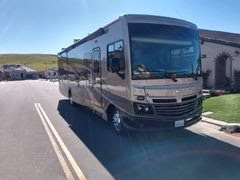 2018 Fleetwood Bounder 34S - National Vehicle