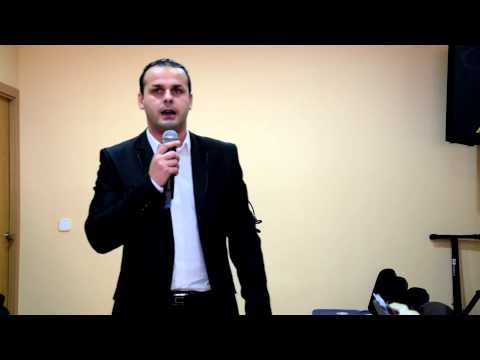 Din tesuturi nevazute, Daniel Larion