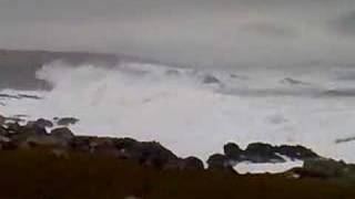 preview picture of video 'Big waves at Scolpaig North Uist Outer Hebrides'