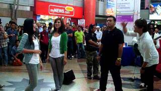 Akim, Nera, Ray &amp; Ira - Bayangan Ilham @ Akustika Raya 2011 (Part 1)