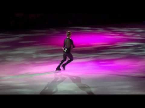 Stars on Ice 2012 Hamilton - Joanne Rochette (to redeem a fallen jump)