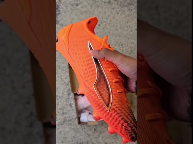 Vídeo relacionado con PUMA Botas de fútbol Ultra 6 Match TT Unisex 48, Heat Fire Black Glowing Red Orange