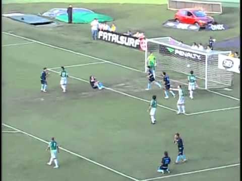 INCRÍVEL Germano, do Londrina, perde a oportunidade de fazer o gol contra o Atlético PR