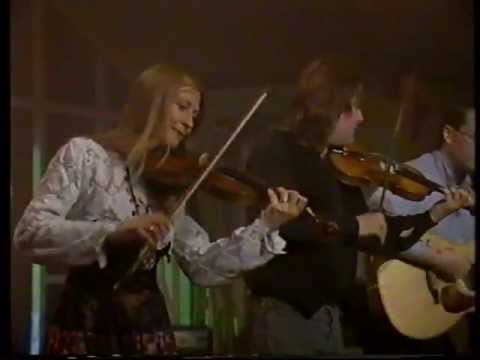 Irish traditional music : "Altan"  - Slip jigs : "A Fig For A Kiss / The Turf Cutter"