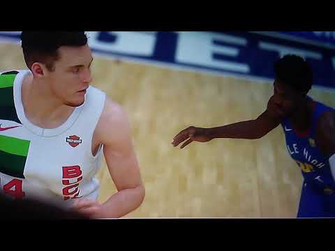 Pat connaughton make a dunk from his steal