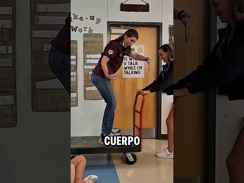 Esta profesora quiso demostrar la primera ley de Newton en patines