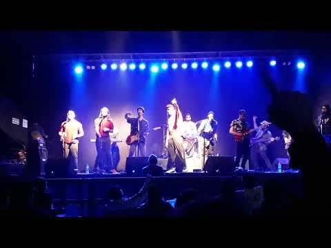 malandro - Asi - malandro entre santos de madera