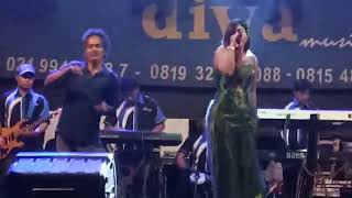 Download lagu Elyn Marlina - Hidup Di Antara 2 Cinta mp3