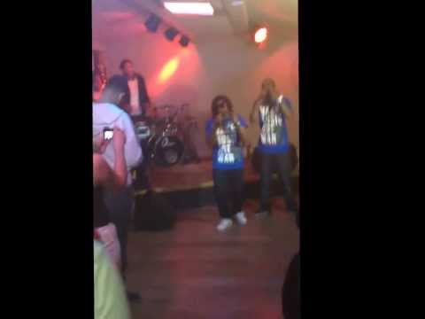 Raynirell ft Joey - Dushi bo sa ki tin live @ marcelino's