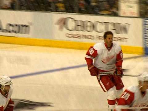 Modano skating out in RW uni