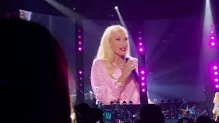 Gwen Stefani surprised Blake Shelton fans with “Don’t Speak” (Omaha, NE August 18, 2021)
