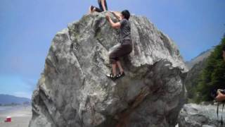 preview picture of video 'Stinson Beach Bouldering. June 5, 2010.'