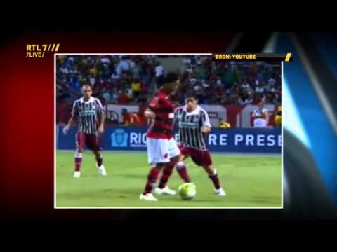 Voetbal International 21-03-11 - Manolev doet een Ronaldinho aanname