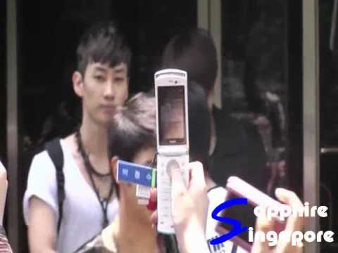 100521 SJ Leaving After MB Rehearsal