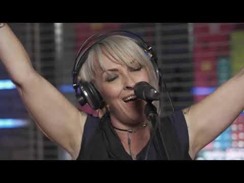 Μπλε / Εσύ δεν ζεις πουθενά | Diesi in Concert