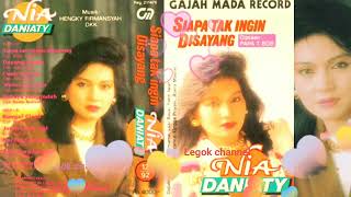Download lagu Nia Daniaty - Siapa Tak Ingin Disayang cipt papa T bob full album mp3