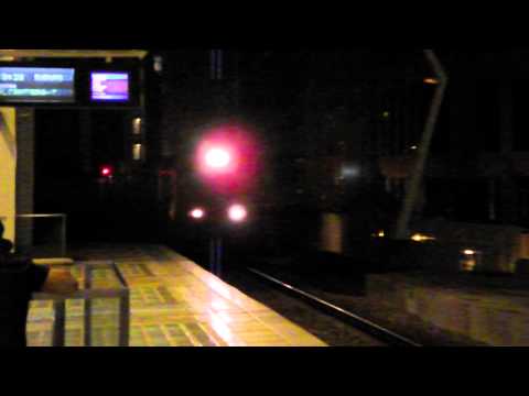 Passagem de Comboio de Contentores no Oriente