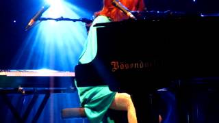 Tori Amos Austin 21 December 2011 Star Whisperer (clip)