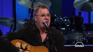 Watch Vince Gill&#39;s Touching Tribute to Kenny Rogers at the Opry