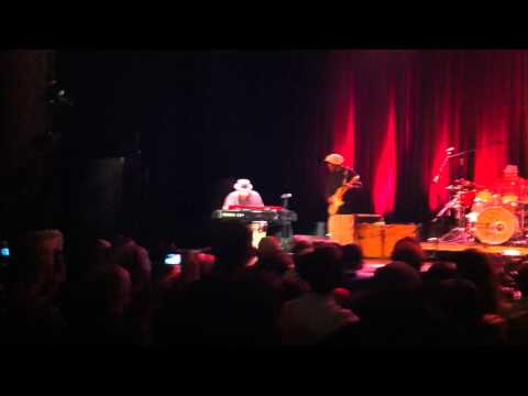 [1/8] Buddy Guy at the Metropolis Montreal, Quebec April 7, 2011 - www.buddyguy.net